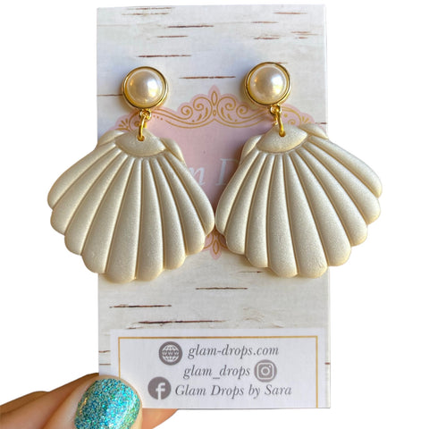 Clay shells with pearl studs