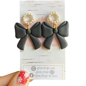 Bow with circle pearl studs