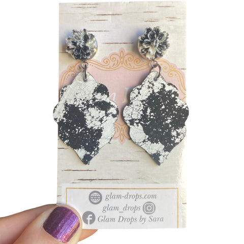 Flower studs with genuine leather small scalloped casbahs